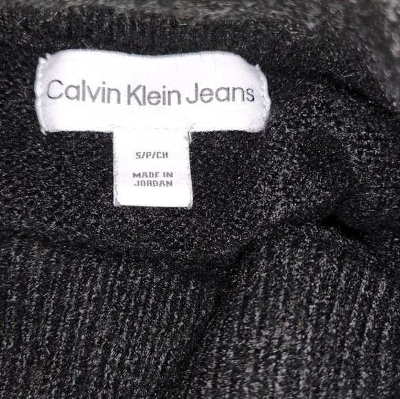 Sm Calvin Klein crop sweater - Picture 2 of 2
